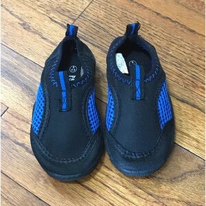 Toddler Slip On Pacific Wave Water Swim Shoes NWOT
Blue & Black Color 
Size 5
Sm